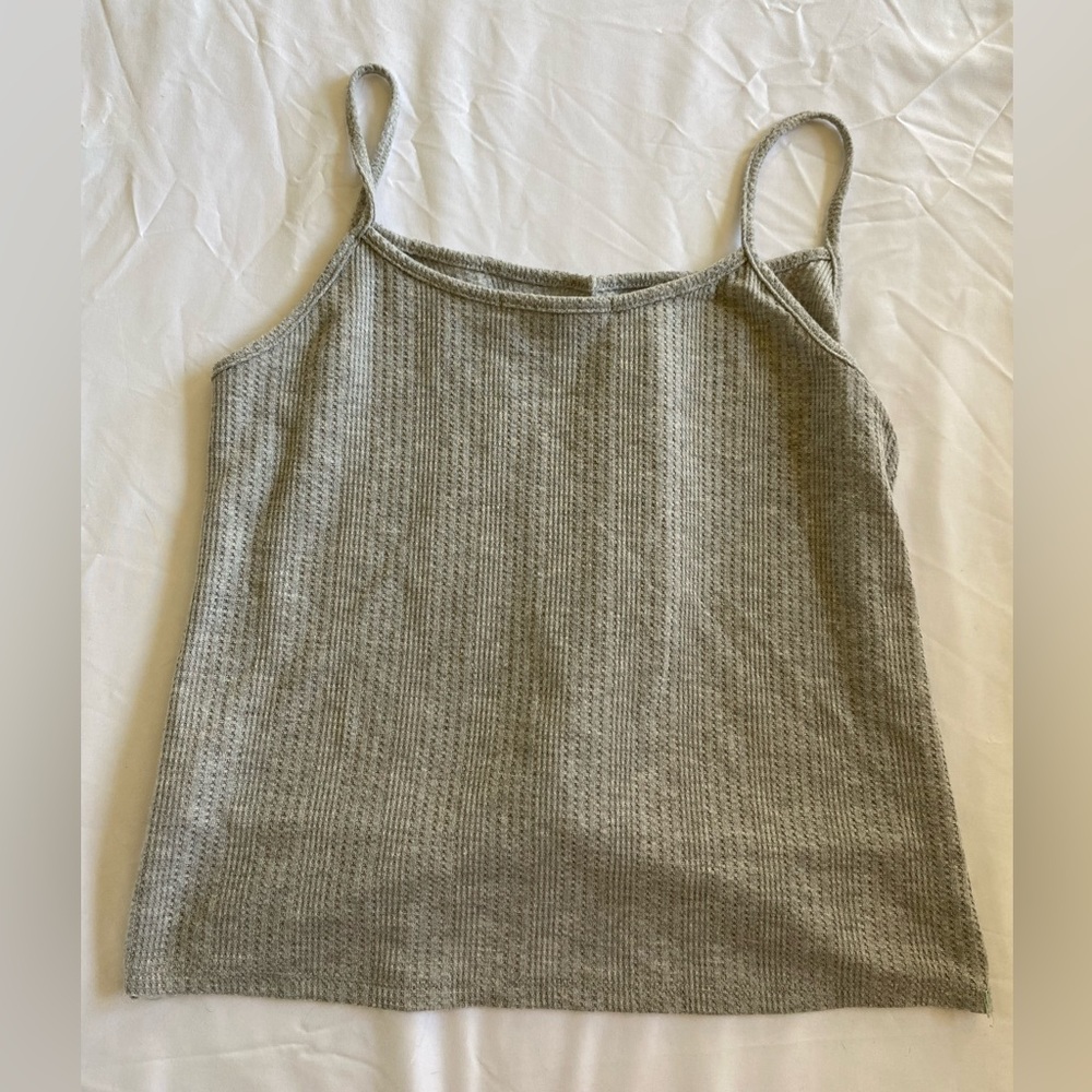 🤍HIPPIE ROSE KNOT TANK TOP! - Picture 3 of 5